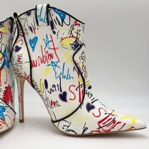 Tacoma Booties Pointy Toe Graffiti High Heel Sz9